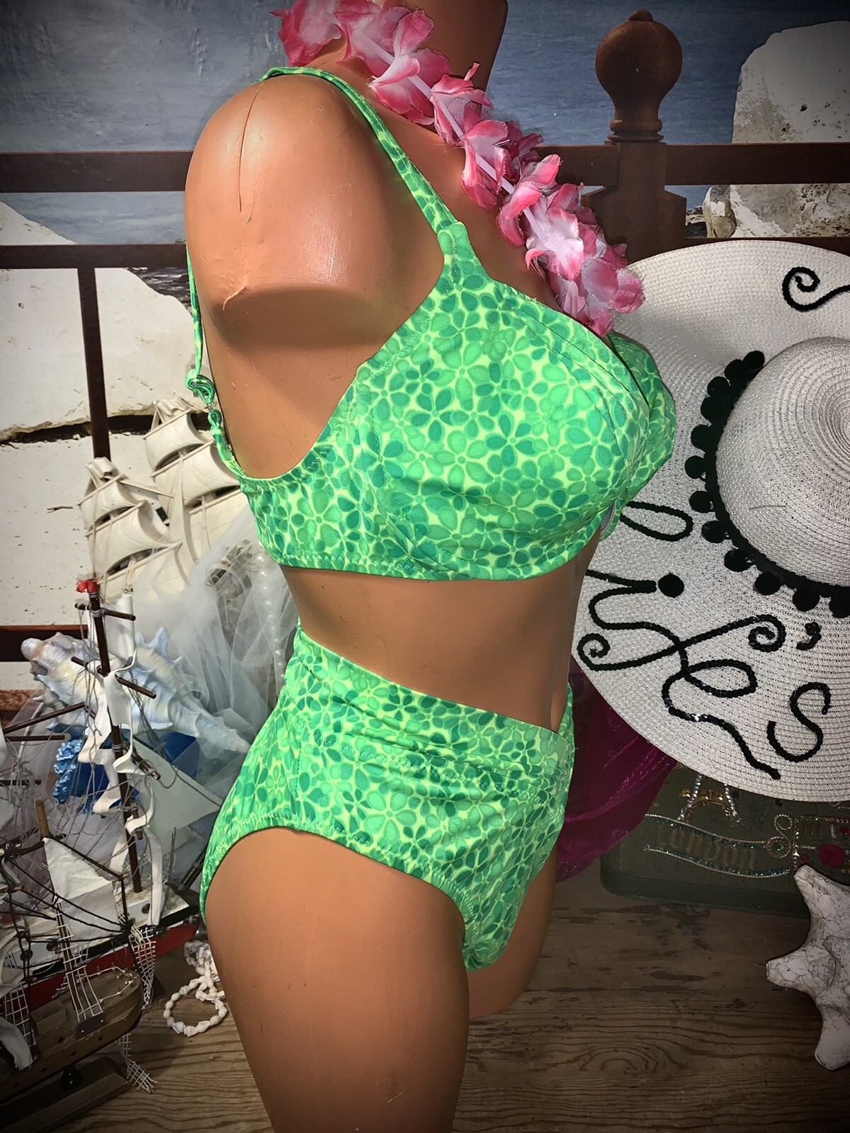V Bikini Com